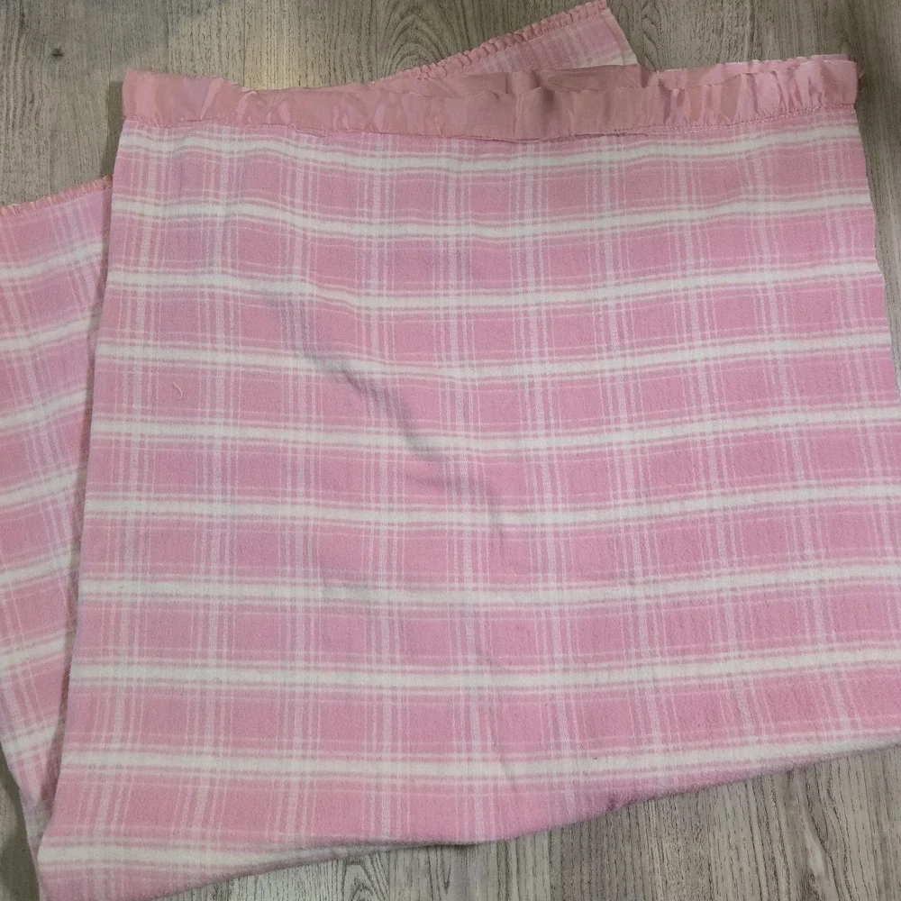 Vtg Thermal Double Satin Trim Pink Plaid Blanket Acrylic 75x75 Square‎ Grandma